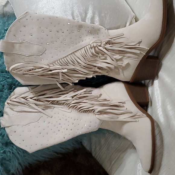 Fringe cream boots with BLING. NWOT! - Picture 3 of 9